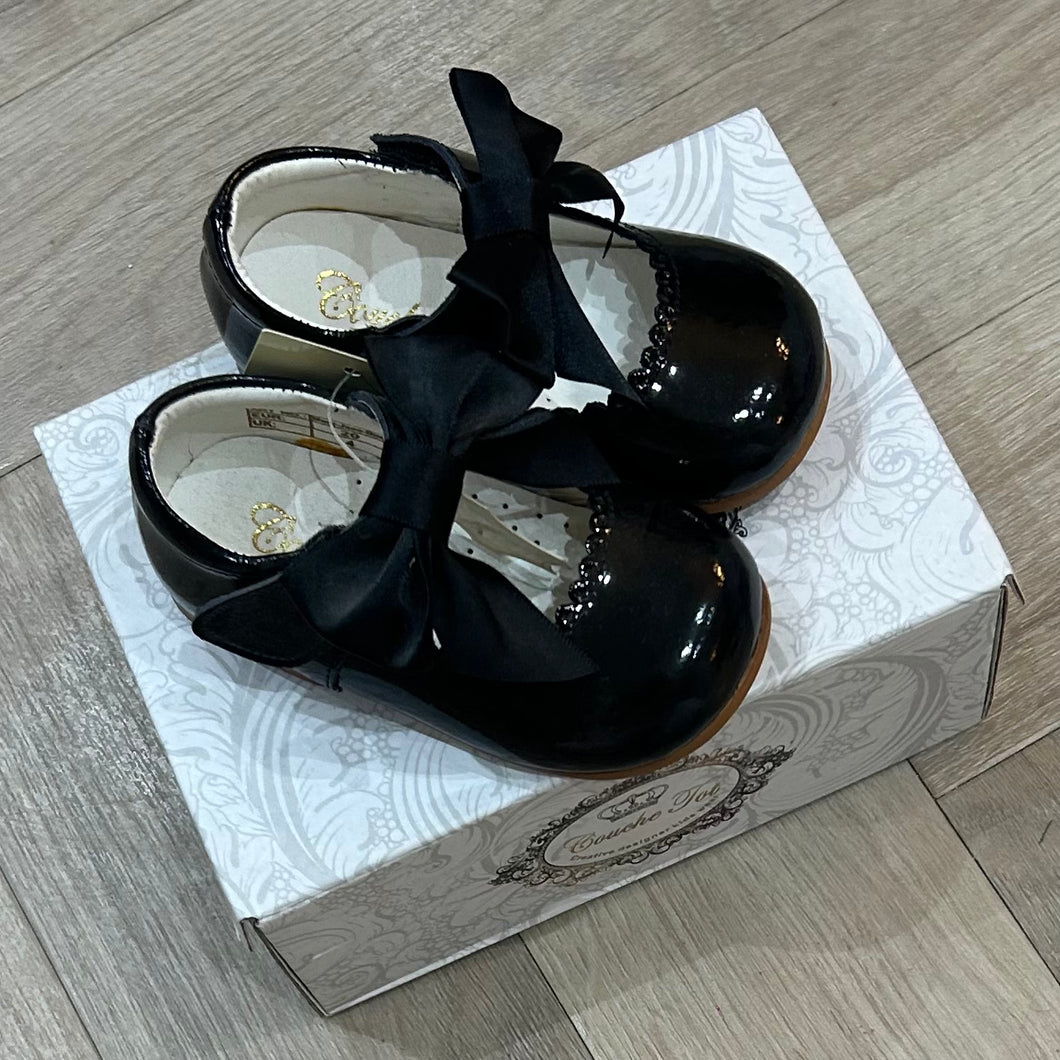 BLACK SHOES