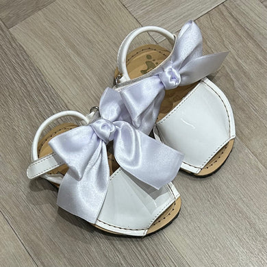 WHITE BOW SANDALS
