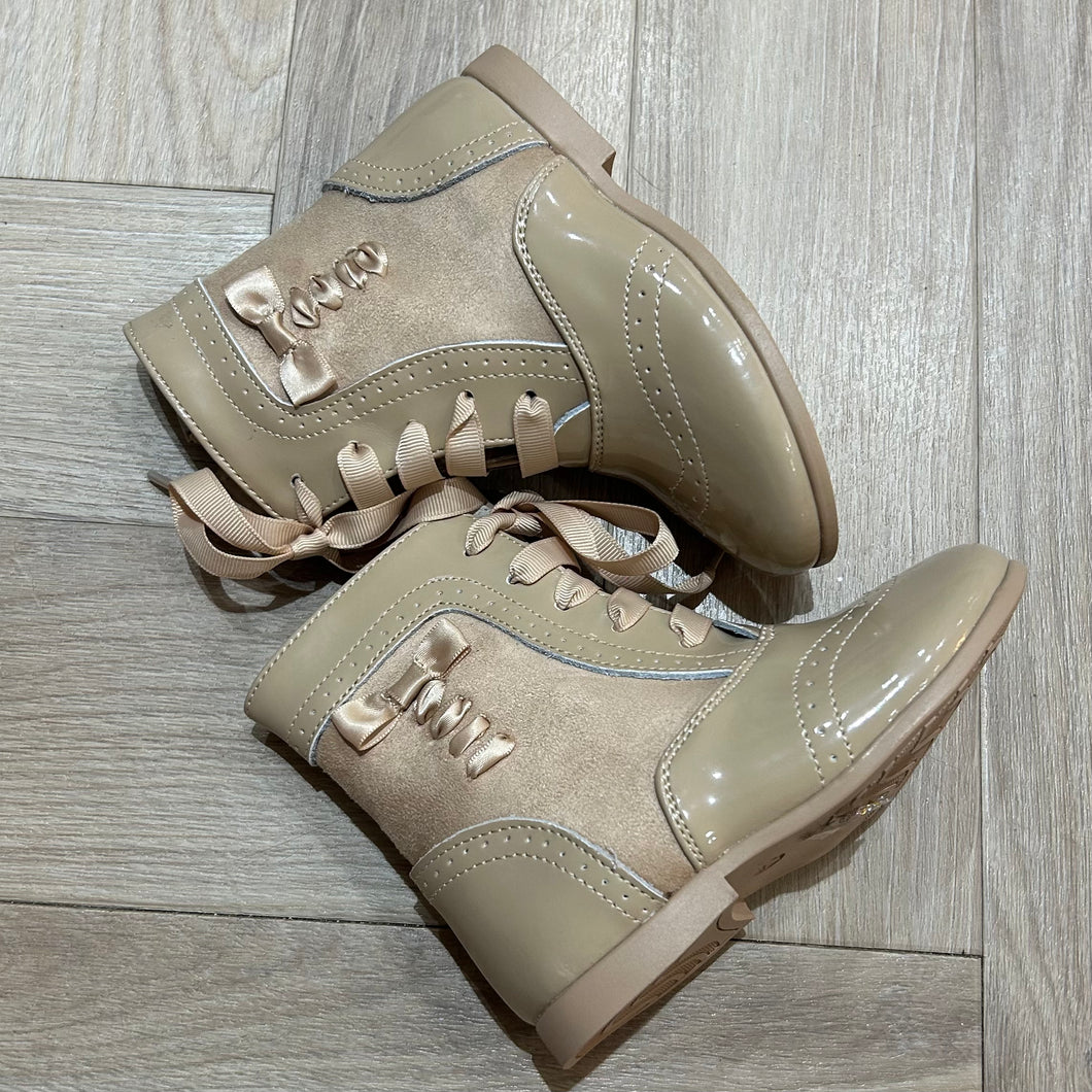 CAMEL BOOTS